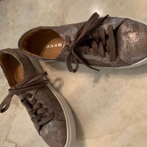 Trask Sneakers